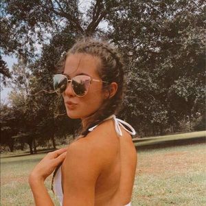 Meet your Posher, Alexia